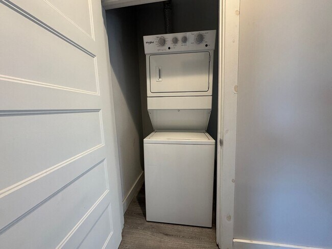 Building Photo - 1960 W 65th St