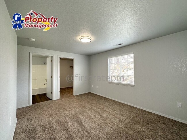 Building Photo - 3148 N Esquire Dr