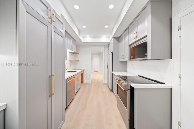 Building Photo - 1111 Crandon Blvd