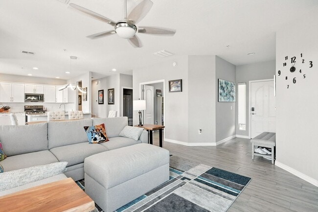 Building Photo - Beautiful condo with mountain views in gated community