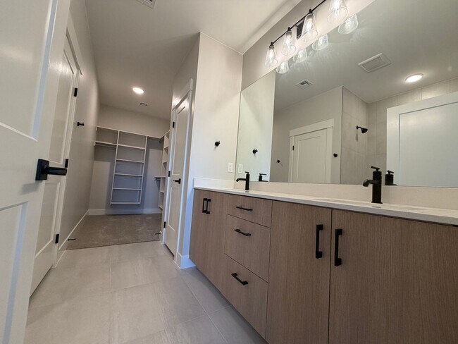 Building Photo - 618 Hemsworth Ln
