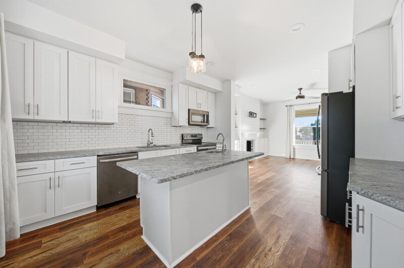 Building Photo - 433 St Clair Ave