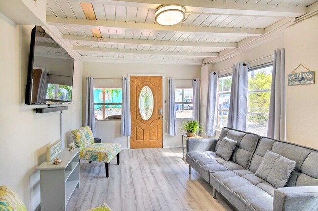 Building Photo - 134 1st Ct