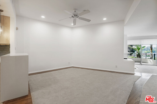 Building Photo - 15425 Antioch St