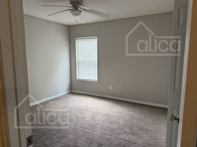 Building Photo - 109 Whispering Pines Way