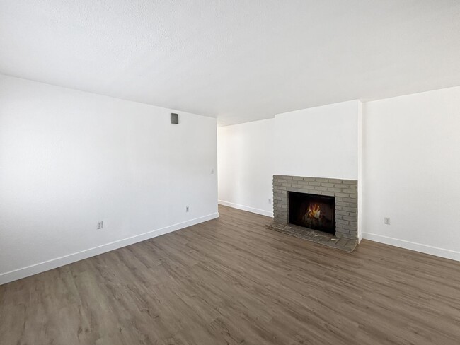 Building Photo - Updated 3B/2BA House in North Park w/ Cove...
