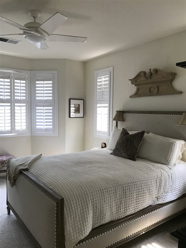 Building Photo - 344 Gladstone Dr