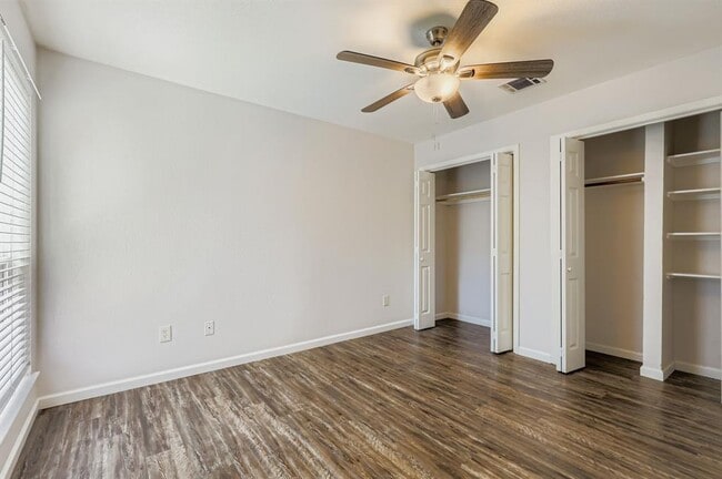 Building Photo - 511 Greenlawn Blvd