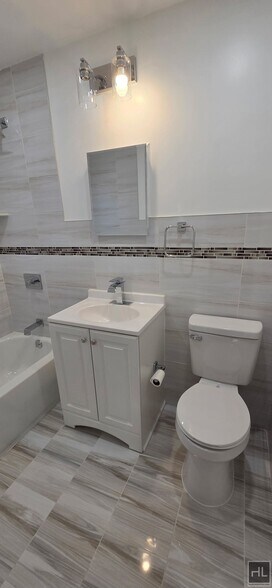 Building Photo - Two Bedroom Bayside Apartment