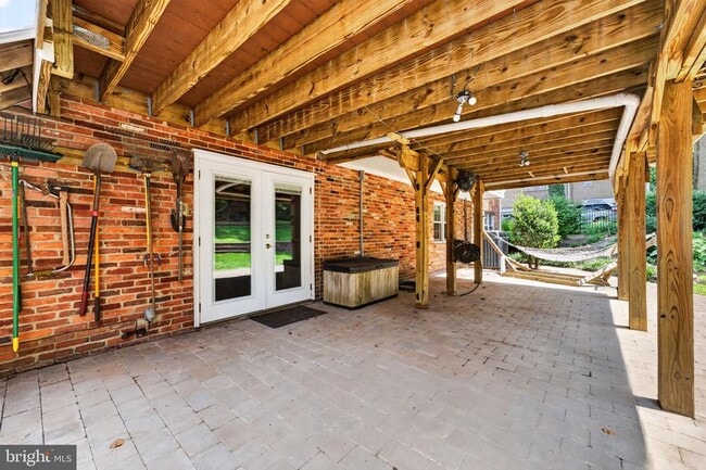 Building Photo - 6443 Walters Woods Dr