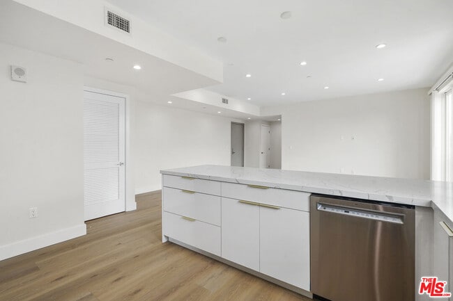 Building Photo - 11042 La Maida St