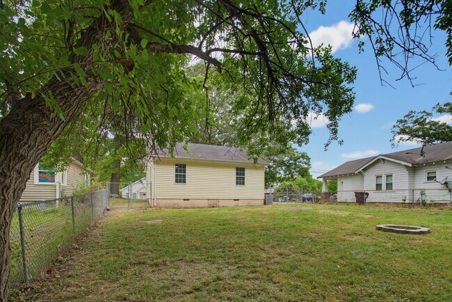 Building Photo - 931 Marlboro St