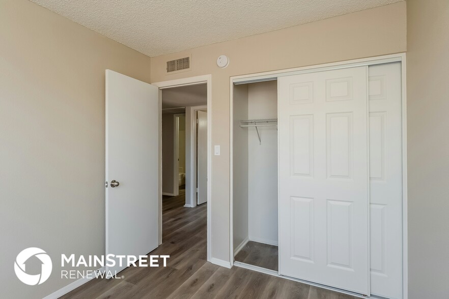 Building Photo - 2249 E Gable Ave