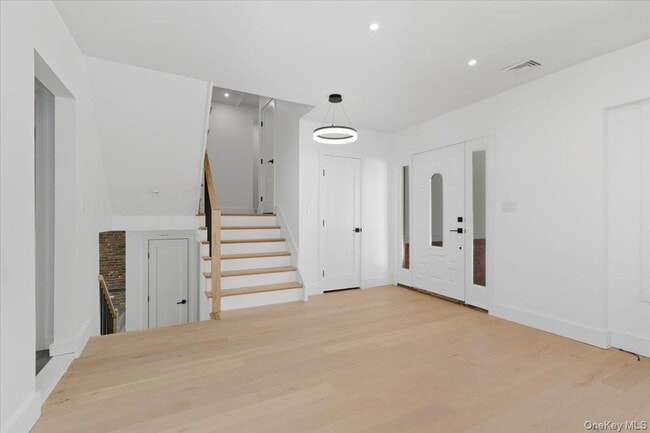 Building Photo - 559 Linda Ln