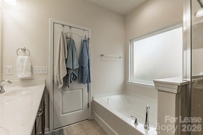 Building Photo - 5826 Castlecove Rd
