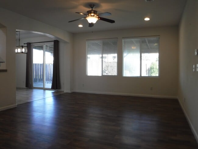 Building Photo - 1257 Kensington Dr