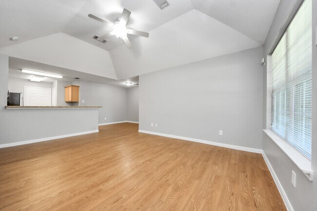 Building Photo - 1324 S Johnson St