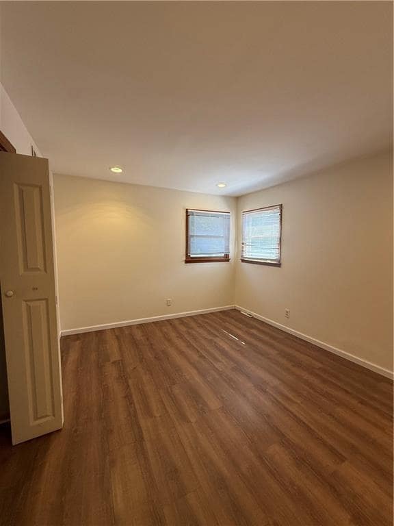 Building Photo - 207 Dongan Hills Ave