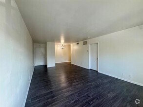 Building Photo - 12 NE 19th Ct