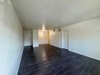 Building Photo - 12 NE 19th Ct
