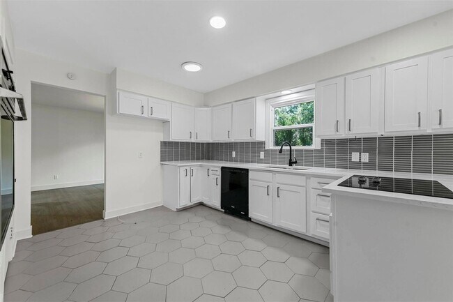 Building Photo - 3936 Piedmont Rd