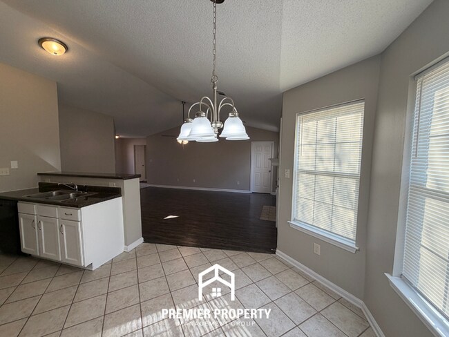 Building Photo - 45 Pine Ridge Cove