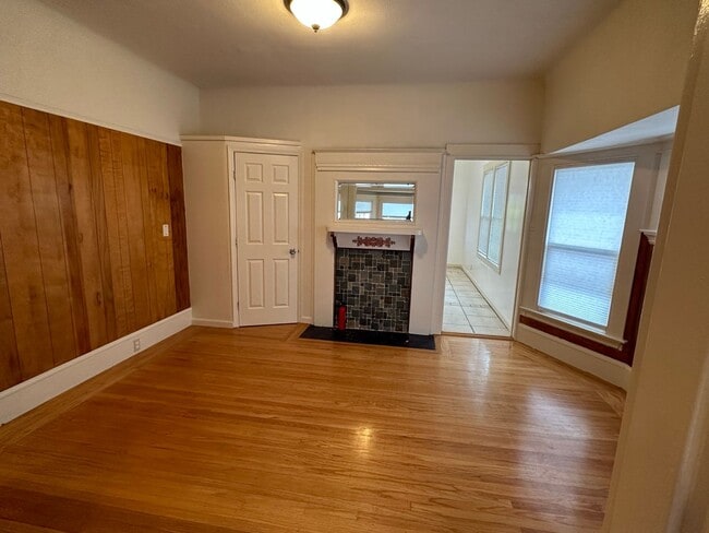Building Photo - Charming Temescal Gem with Timeless Character & Spacious Living