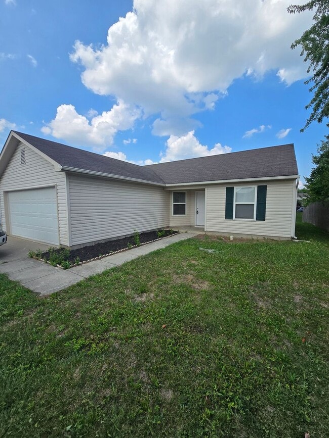 Primary Photo - Three Bedroom Ranch Style Home Located in ...