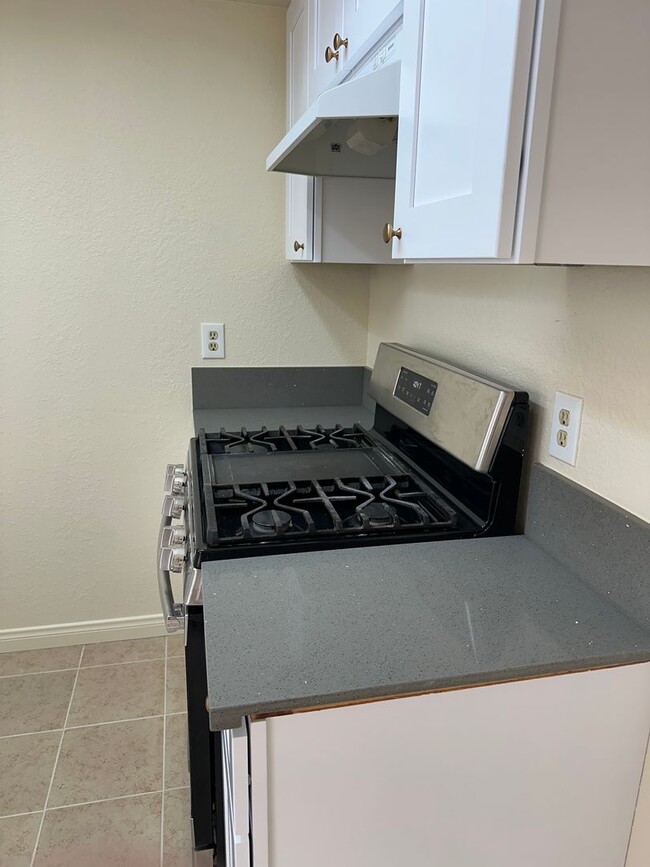 Building Photo - 2 Bedroom 1 Bath Townhome in Westminster