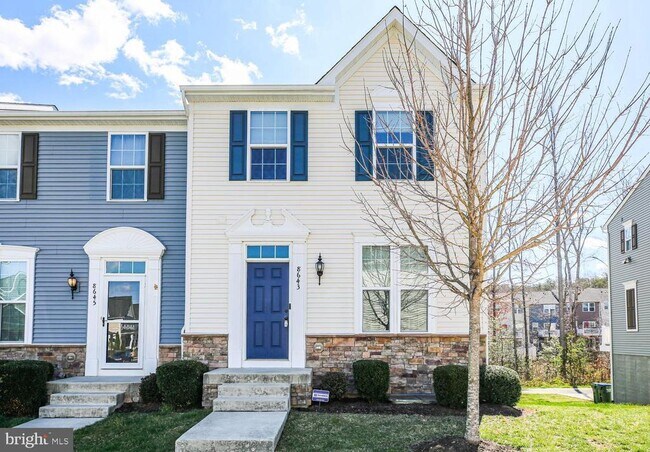 Building Photo - 8643 Rosecrans Ln