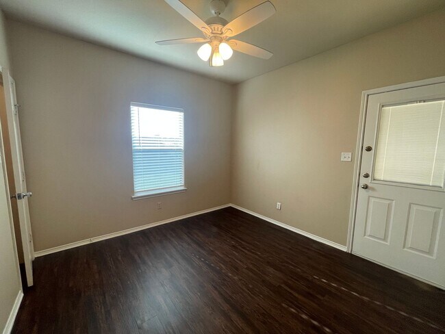 Building Photo - 105-107 Sunburst Court