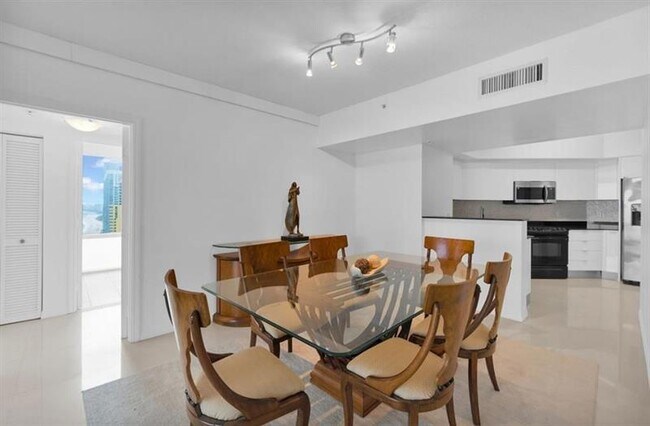 Building Photo - 16699 Collins Ave