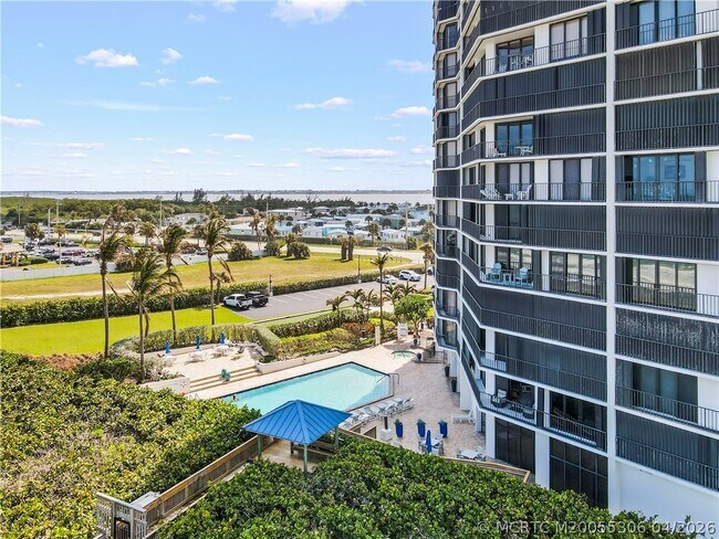 Building Photo - 9650 S Ocean Dr