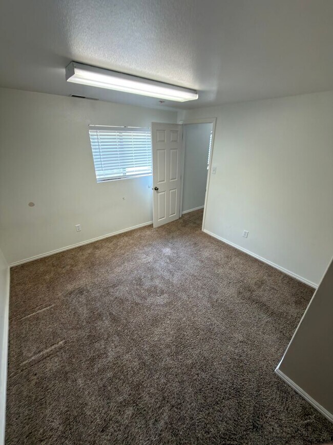 Building Photo - 480 College Ave