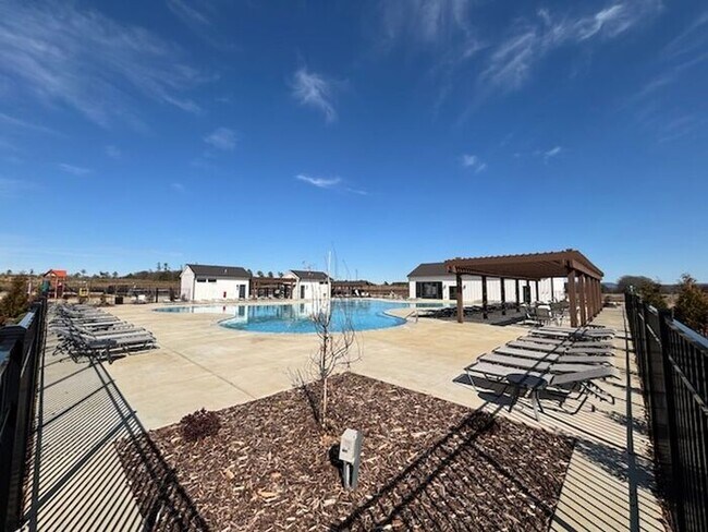 Building Photo - MOVE IN SPECIAL-3 bedroom with study/flex/office/keeping room