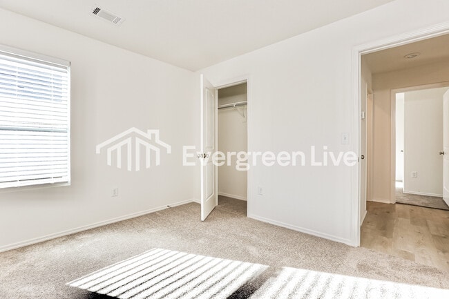 Building Photo - 12 Sourdough Crk Ln