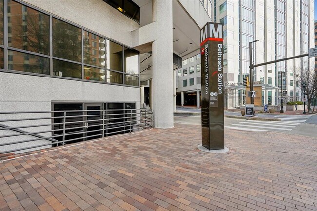 Building Photo - Great 2BR 2BA in Kenwood Forest Community in Downtown Bethesda