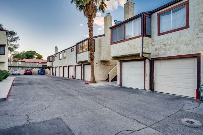 Building Photo - 5011 Spencer St