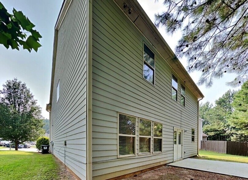 Building Photo - 2495 Valley Creek Dr