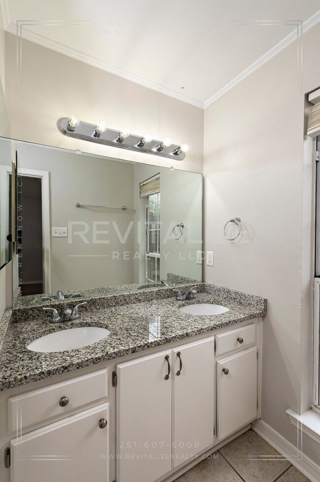 Building Photo - Alluring 3 Bed 2 Bath Home by Medal of Honor Park!