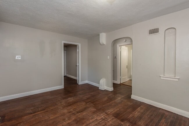 Building Photo - 320 Henquin Dr