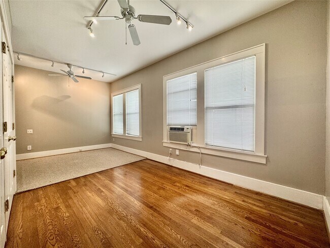 Building Photo - 605 W Saulnier St