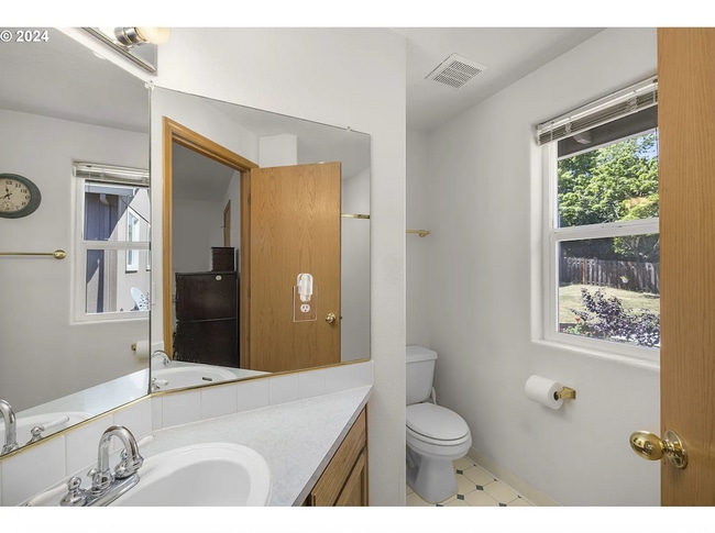 Building Photo - Stunning 4 Bedroom Home in Bethany!