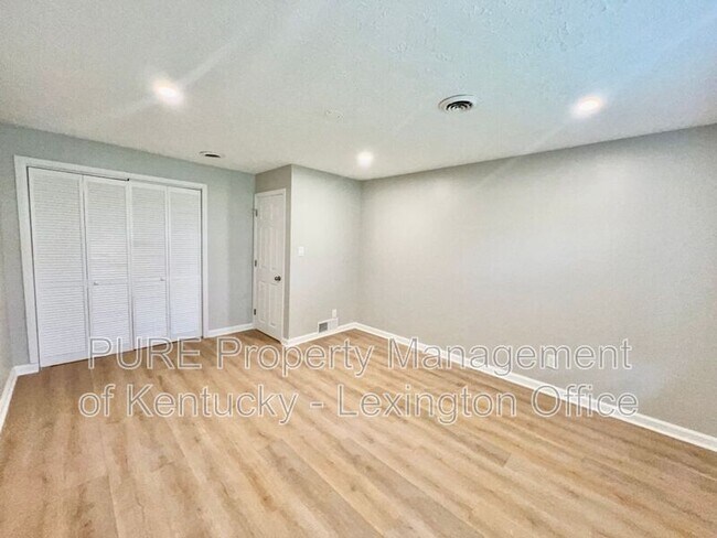 Building Photo - 3520 Combs Ferry Rd