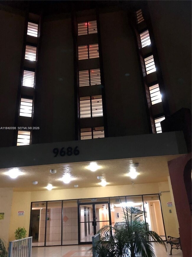 Building Photo - 9686 Fontainebleau Blvd