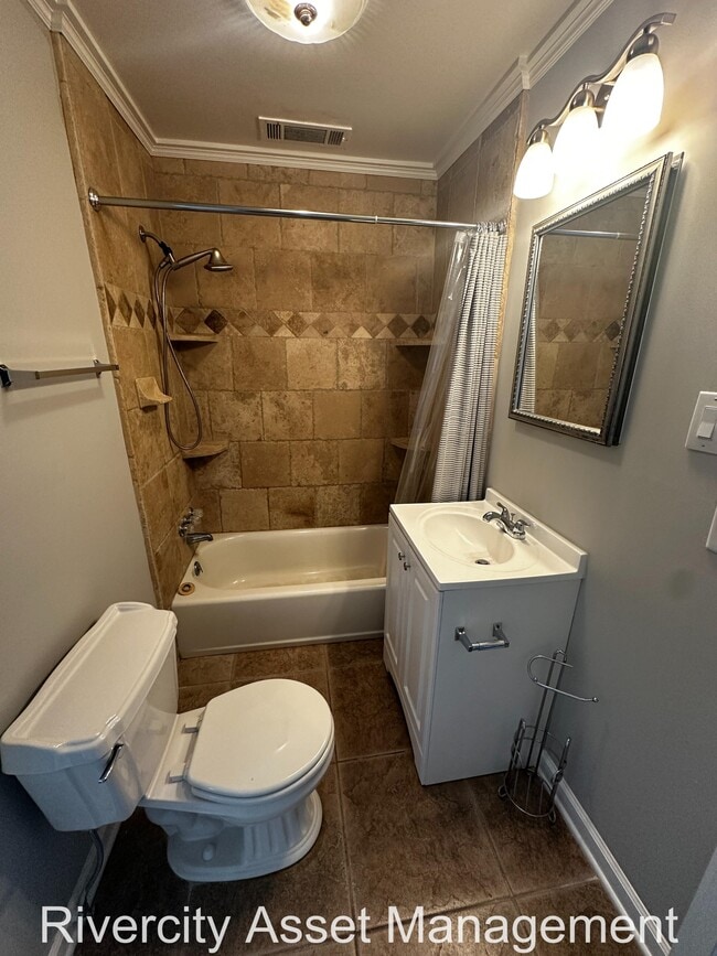 Building Photo - 554 Sandridge St