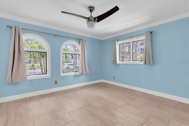 Building Photo - 5810 Bahama Shores Dr S
