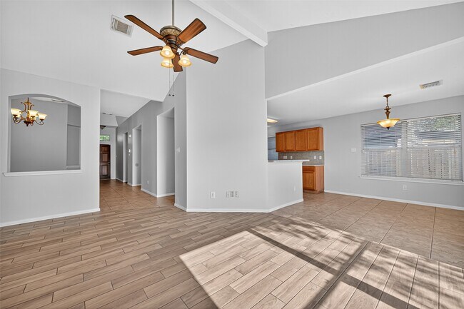 Building Photo - 16414 Sylvan Dale Dr