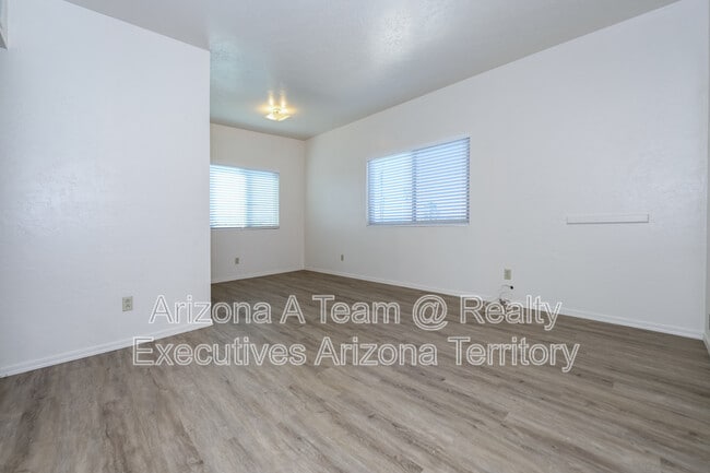 Building Photo - 312 E 24th St