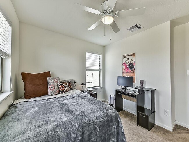 Building Photo - 15223 Sunlight Bay Ct